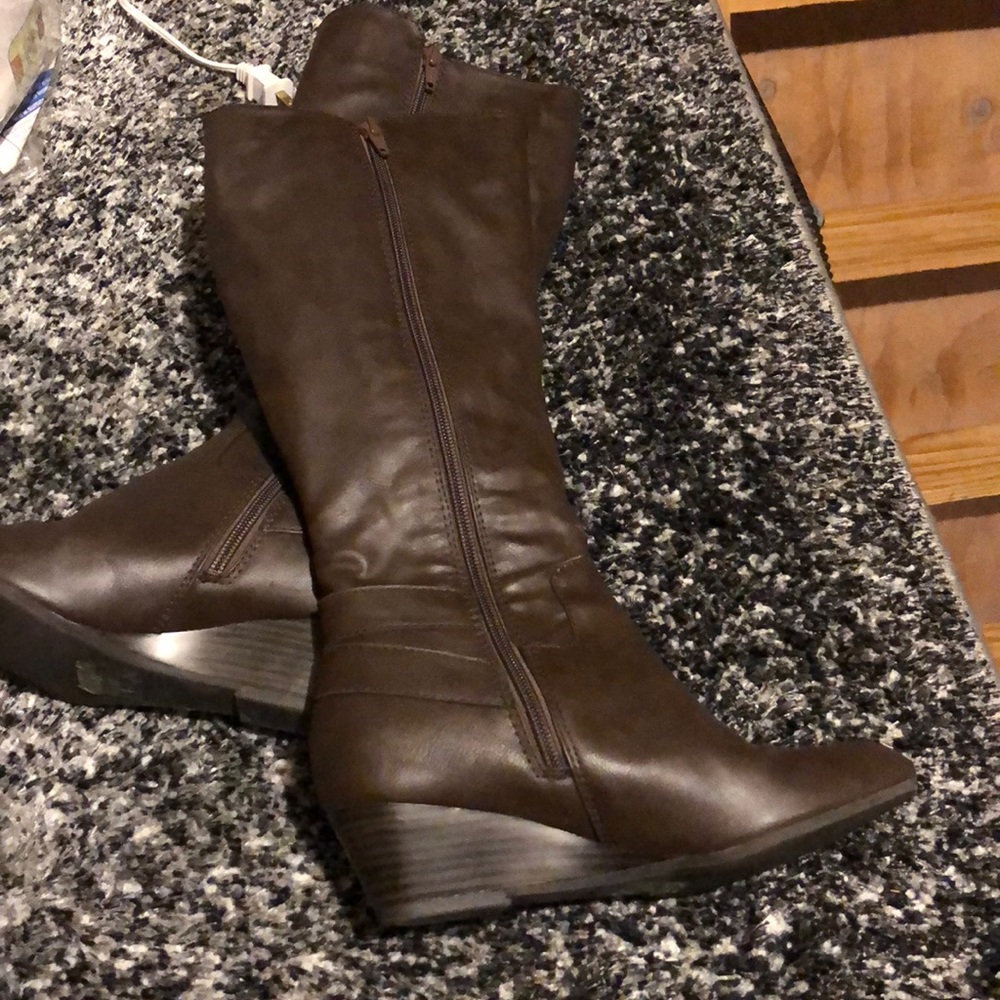 Boots - Picture 2 of 3